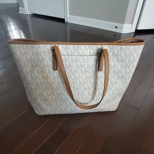 Michael Kors Bags - Michael Kors Large Tote Purse Michael Kors Bags - Michael Kors Large Tote Purse